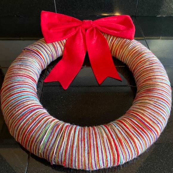 Christmas Yarn Wreath - Picture 2 of 11